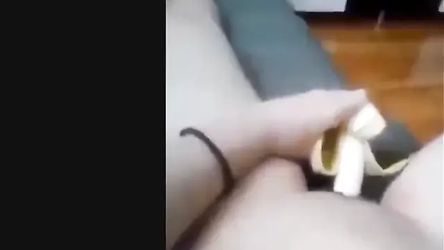 Muzla mastürbasyon, cosplayer’ın boşalmasına yardımcı oldu.