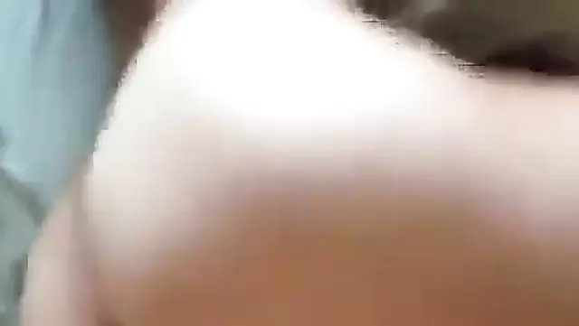 Doymak bilmeyen orospu, kocasını Kazak'la aldatıyor.